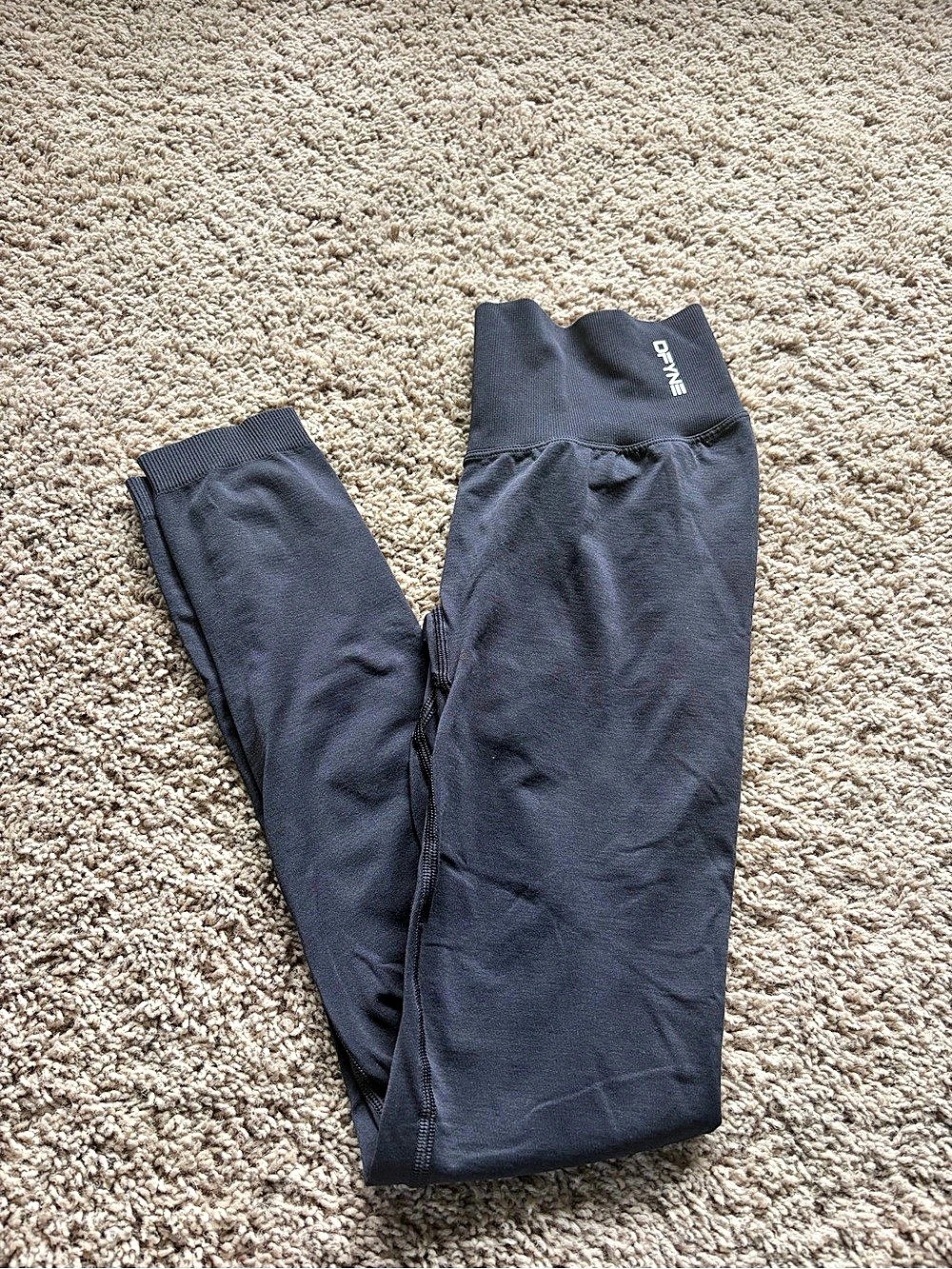 dyfne Women's Leggings in Black Like New